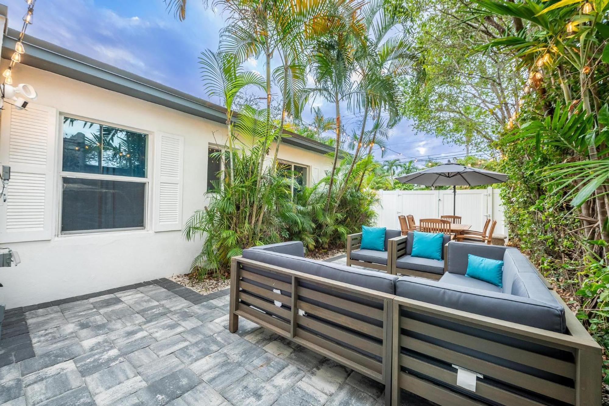 Uhost Ai - Stylish Steps From Fort Lauderdale