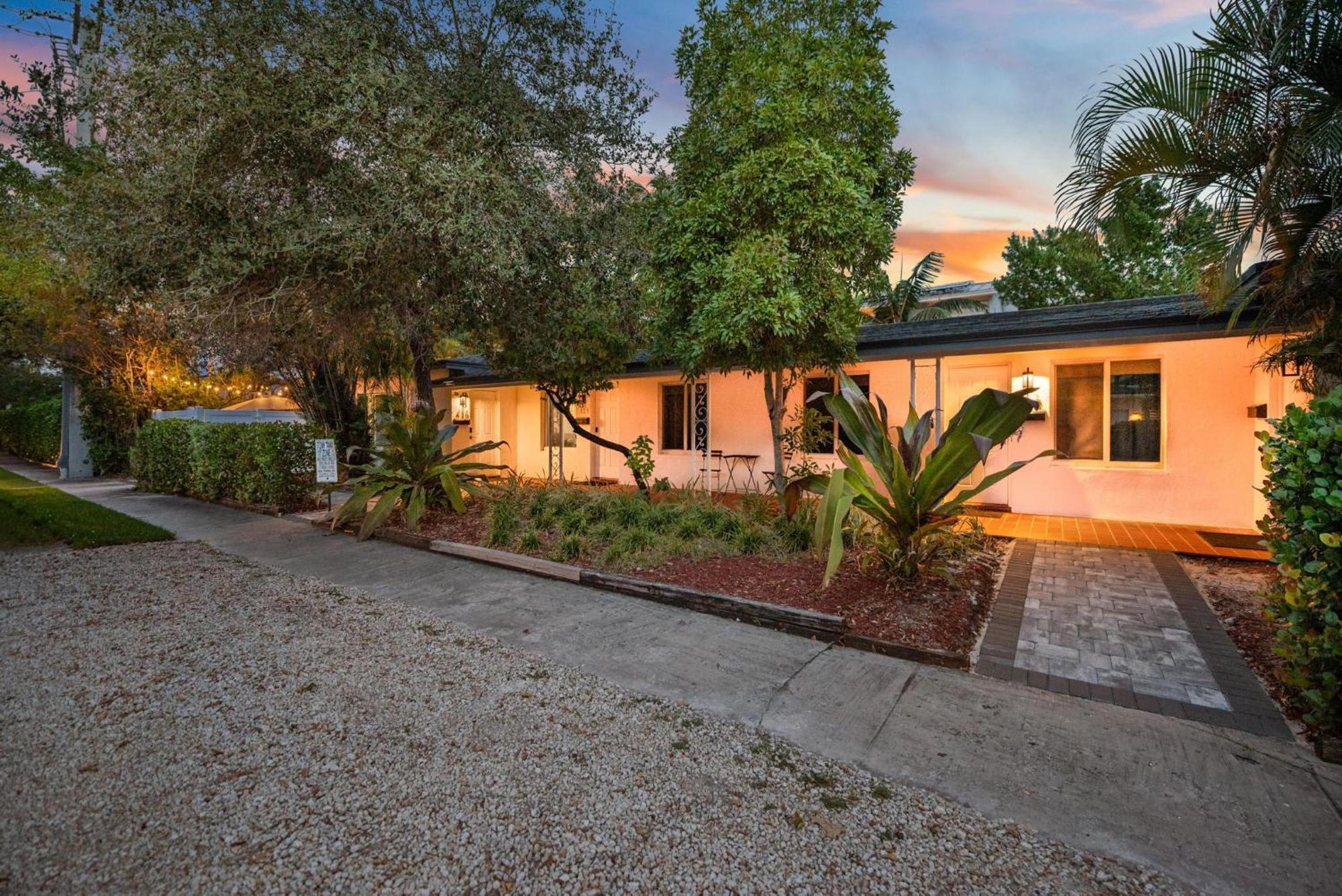 Uhost Ai - Stylish Steps From * Fort Lauderdale