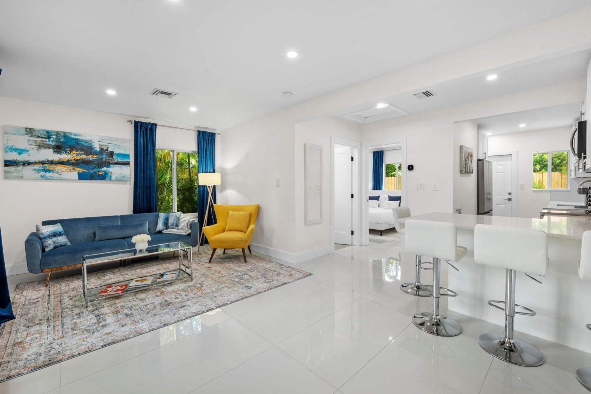 Uhost Ai - Stylish Steps From Fort Lauderdale